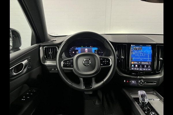 Volvo XC60 2.0 T6 Plug-in hybrid AWD Plus Dark Trekhaak | Open dak | Adaptive cruise control | Stoel-/stuur verwarming | 22"wielen | Carplay | Google