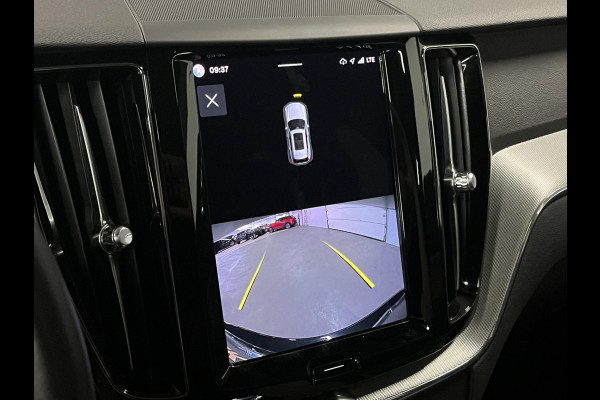 Volvo XC60 2.0 T6 Plug-in hybrid AWD Plus Dark Trekhaak | Open dak | Adaptive cruise control | Stoel-/stuur verwarming | 22"wielen | Carplay | Google