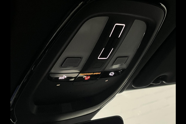 Volvo XC60 2.0 T6 Plug-in hybrid AWD Plus Dark Trekhaak | Open dak | Adaptive cruise control | Stoel-/stuur verwarming | 22"wielen | Carplay | Google