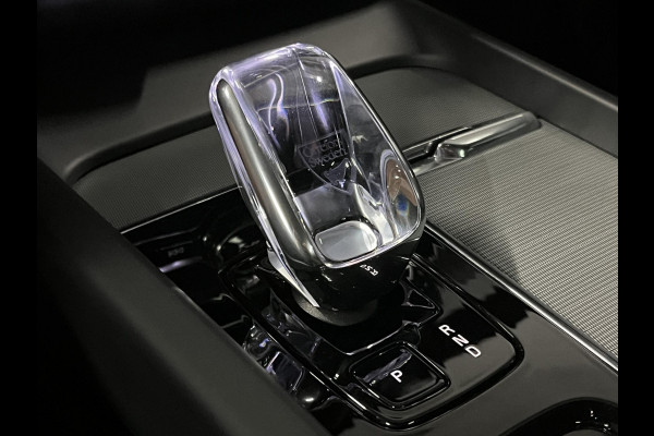 Volvo XC60 2.0 T6 Plug-in hybrid AWD Plus Dark Trekhaak | Open dak | Adaptive cruise control | Stoel-/stuur verwarming | 22"wielen | Carplay | Google
