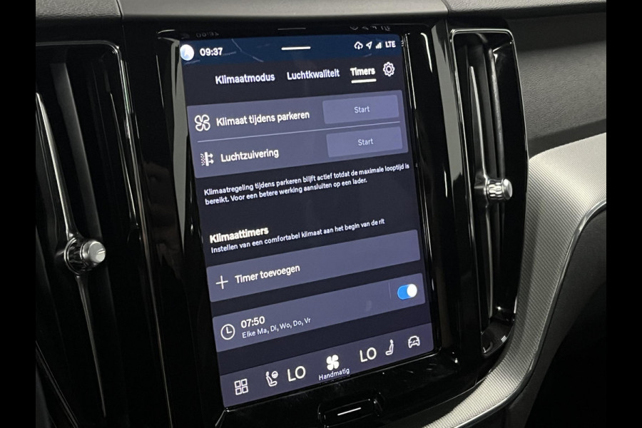 Volvo XC60 2.0 T6 Plug-in hybrid AWD Plus Dark Trekhaak | Open dak | Adaptive cruise control | Stoel-/stuur verwarming | 22"wielen | Carplay | Google