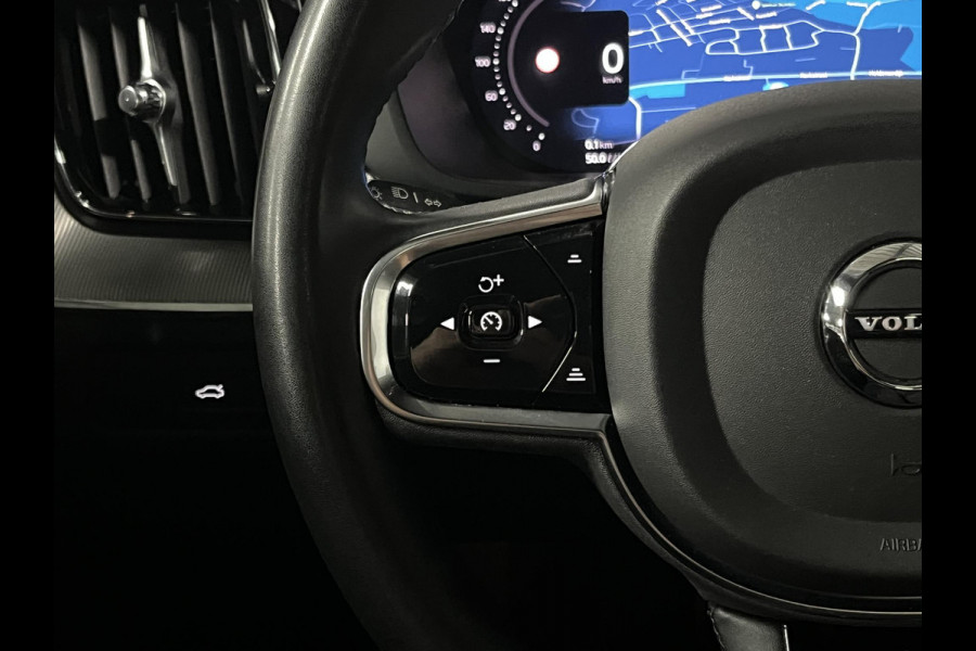 Volvo XC60 2.0 T6 Plug-in hybrid AWD Plus Dark Trekhaak | Open dak | Adaptive cruise control | Stoel-/stuur verwarming | 22"wielen | Carplay | Google