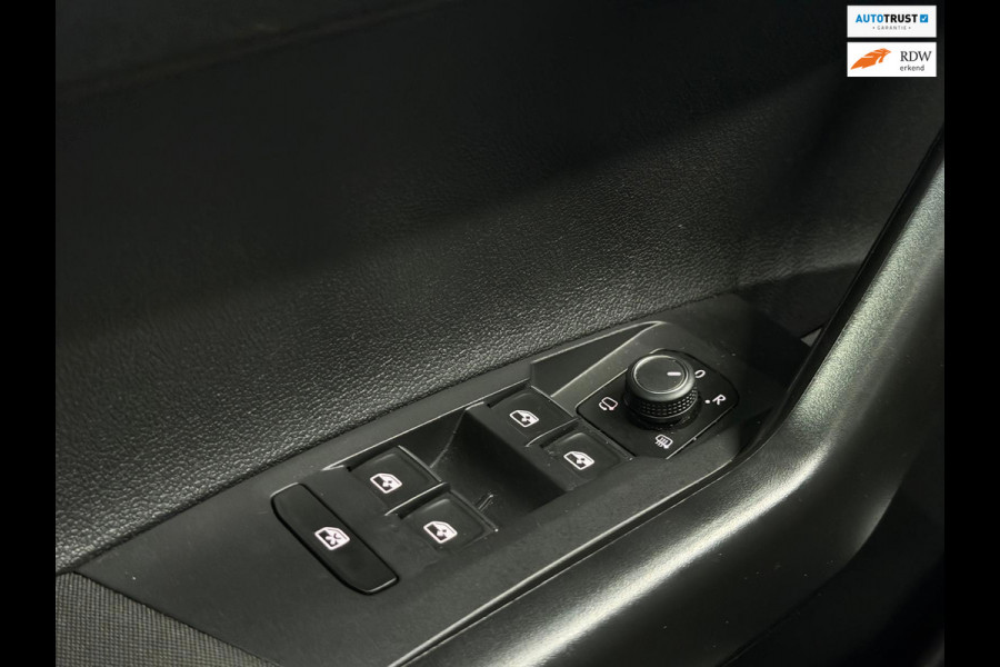 Volkswagen Taigo 1.0 TSI R-Line Pano KeylessGo Trekhaak Camera IQ Light