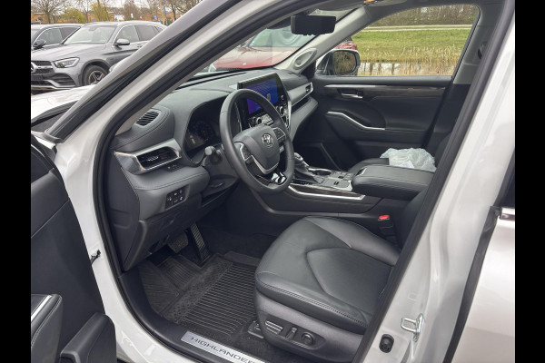 Toyota highlander 2.5 AWD Hybrid Premium 247 PK | 7 Persoons | Panoramadak | 360 graden camera | JBL audio | Head up Display | Stoelverwarming | Achterbank verwarmd | 2 Sets wielen