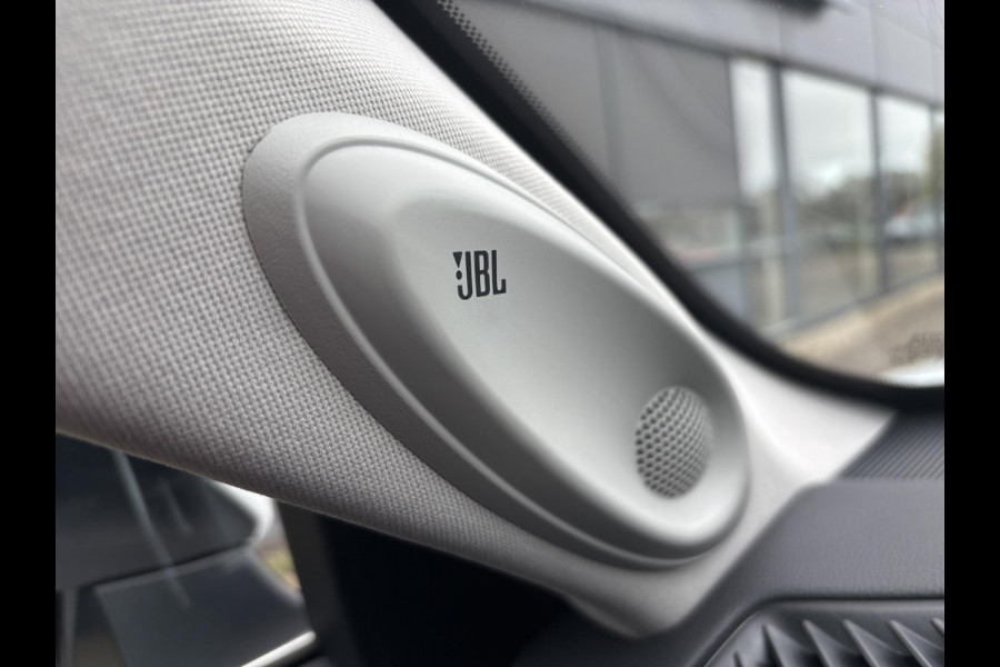 Toyota highlander 2.5 AWD Hybrid Premium 247 PK | 7 Persoons | Panoramadak | 360 graden camera | JBL audio | Head up Display | Stoelverwarming | Achterbank verwarmd | 2 Sets wielen