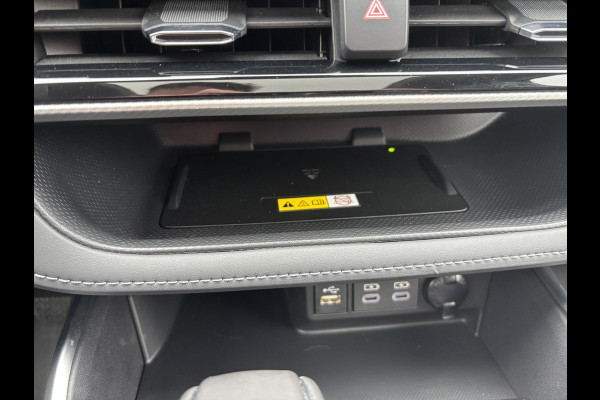 Toyota highlander 2.5 AWD Hybrid Premium 247 PK | 7 Persoons | Panoramadak | 360 graden camera | JBL audio | Head up Display | Stoelverwarming | Achterbank verwarmd | 2 Sets wielen