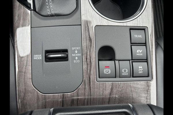 Toyota highlander 2.5 AWD Hybrid Premium 247 PK | 7 Persoons | Panoramadak | 360 graden camera | JBL audio | Head up Display | Stoelverwarming | Achterbank verwarmd | 2 Sets wielen