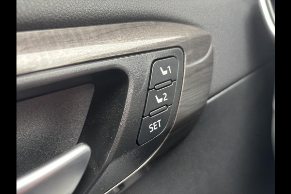 Toyota highlander 2.5 AWD Hybrid Premium 247 PK | 7 Persoons | Panoramadak | 360 graden camera | JBL audio | Head up Display | Stoelverwarming | Achterbank verwarmd | 2 Sets wielen