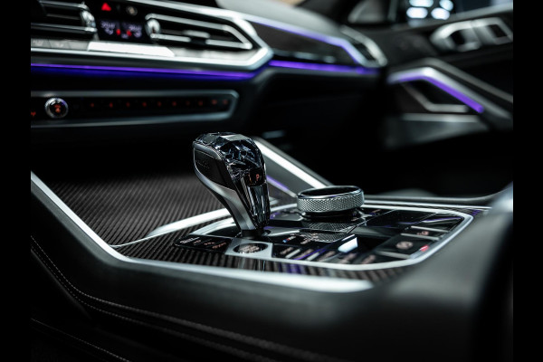 BMW X6 M50i High Executive | Sky Lounge panoramadak | Bowers & Wilkins | Massage- en ventilatiestoelen | BMW Night Vision |