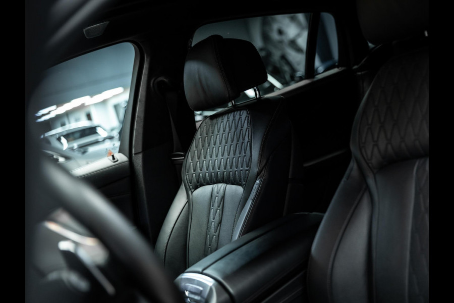 BMW X6 M50i High Executive | Sky Lounge panoramadak | Bowers & Wilkins | Massage- en ventilatiestoelen | BMW Night Vision |