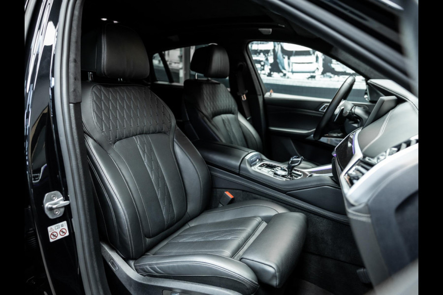 BMW X6 M50i High Executive | Sky Lounge panoramadak | Bowers & Wilkins | Massage- en ventilatiestoelen | BMW Night Vision |