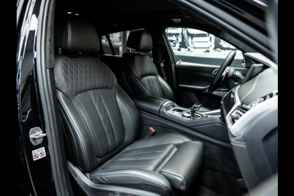 BMW X6 M50i High Executive | Sky Lounge panoramadak | Bowers & Wilkins | Massage- en ventilatiestoelen | BMW Night Vision |