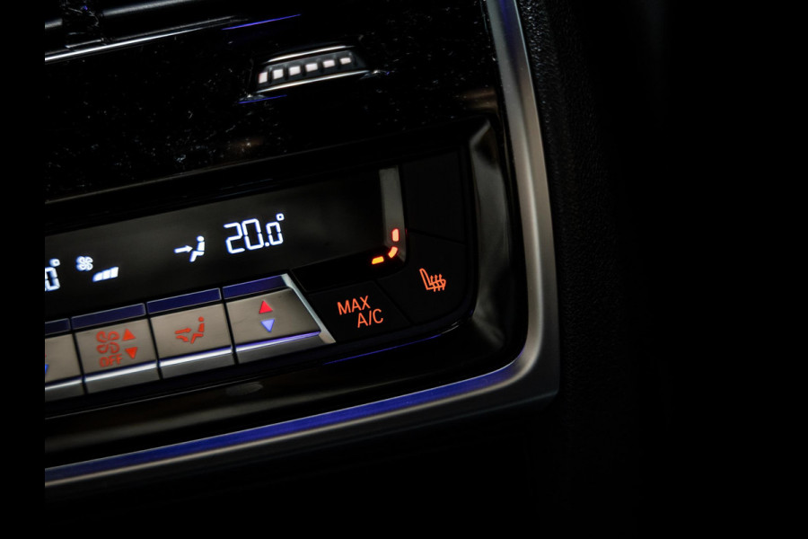 BMW X6 M50i High Executive | Sky Lounge panoramadak | Bowers & Wilkins | Massage- en ventilatiestoelen | BMW Night Vision |
