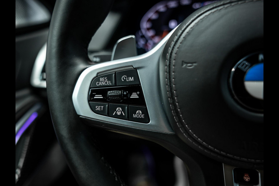 BMW X6 M50i High Executive | Sky Lounge panoramadak | Bowers & Wilkins | Massage- en ventilatiestoelen | BMW Night Vision |