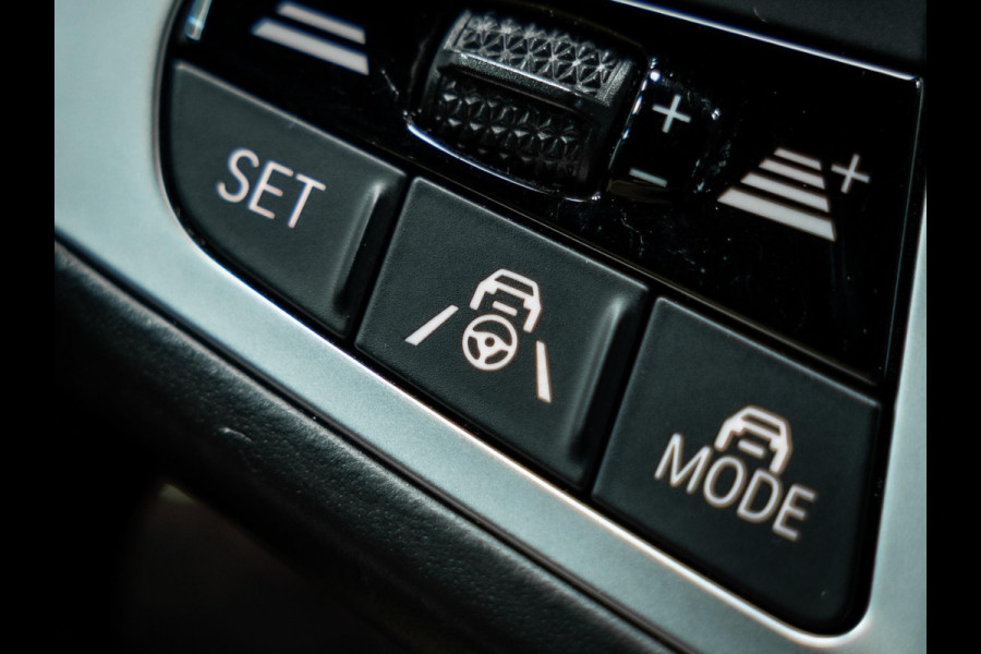 BMW X6 M50i High Executive | Sky Lounge panoramadak | Bowers & Wilkins | Massage- en ventilatiestoelen | BMW Night Vision |