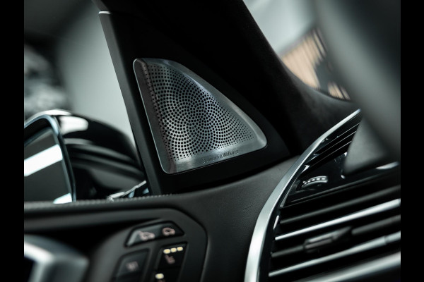 BMW X6 M50i High Executive | Sky Lounge panoramadak | Bowers & Wilkins | Massage- en ventilatiestoelen | BMW Night Vision |