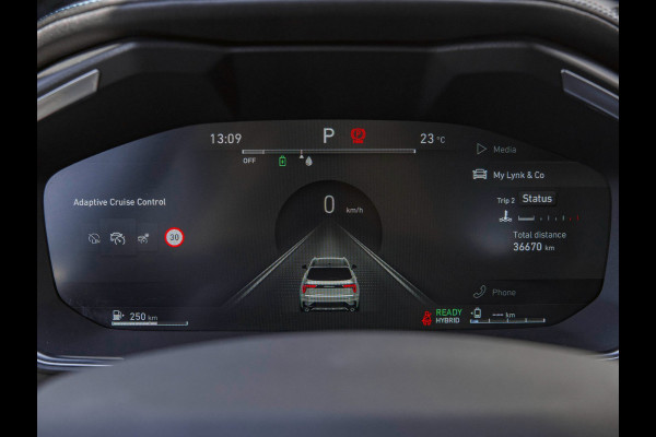 Lynk & Co 01 1.5 Black Edition Panoramadak|360° Camera|ACC|Stoelverwarming|Navi|Carplay