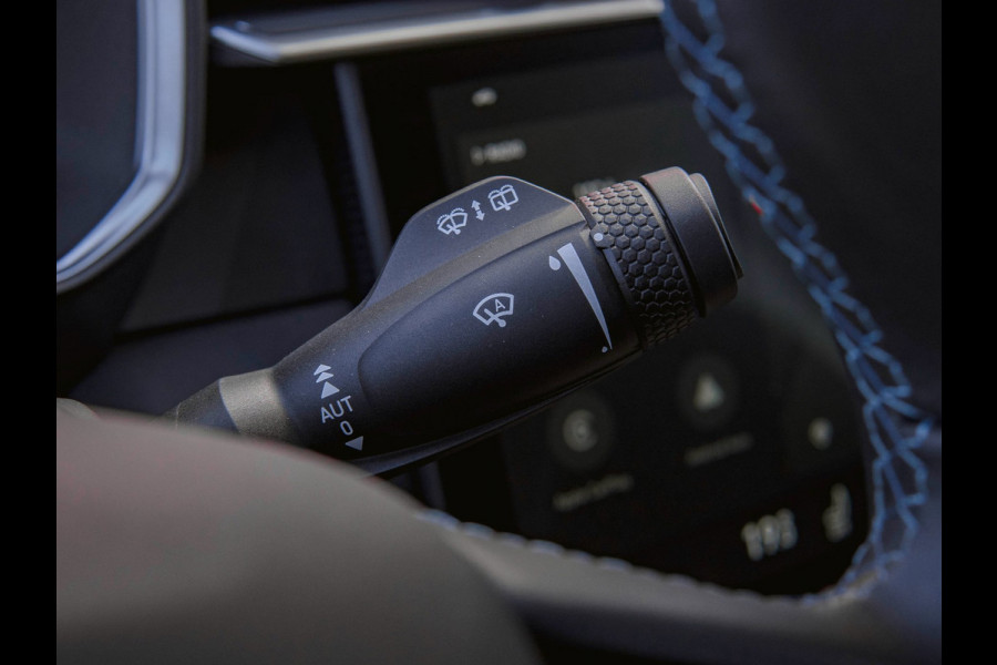 Lynk & Co 01 1.5 Black Edition Panoramadak|360° Camera|ACC|Stoelverwarming|Navi|Carplay
