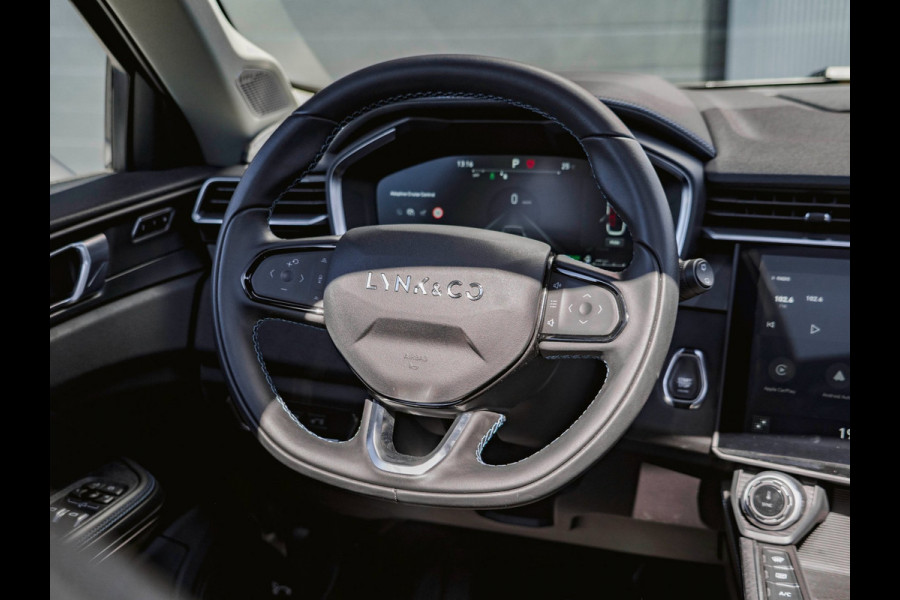Lynk & Co 01 1.5 Black Edition Panoramadak|360° Camera|ACC|Stoelverwarming|Navi|Carplay