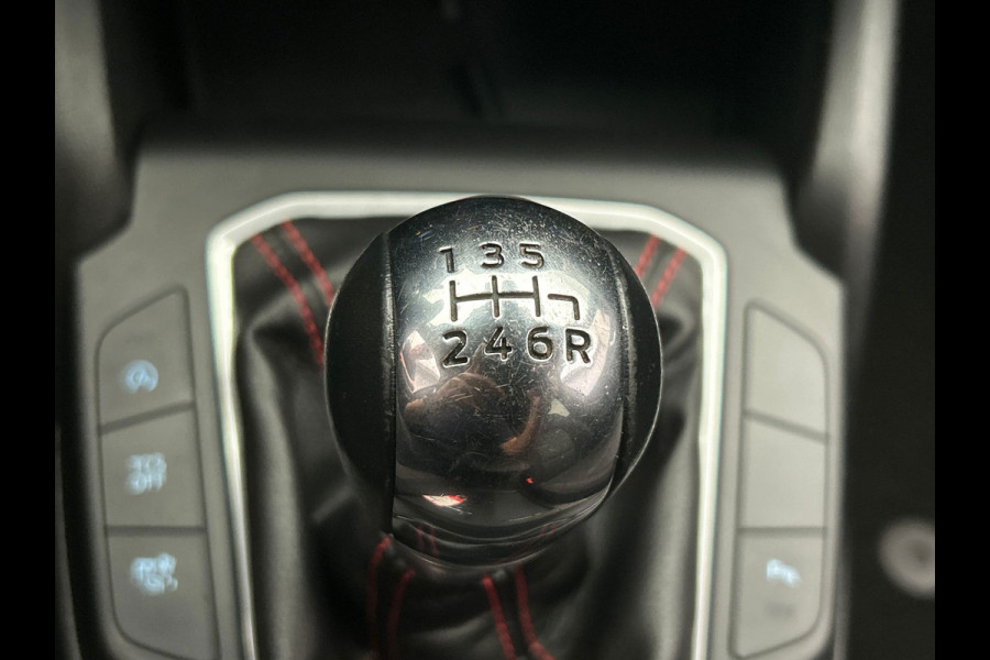 Ford FOCUS Wagon 1.0 EcoBoost ST Line Business | Origineel Nederlands | Carplay | Camera | Navigatie | Climate-control | Cruise |