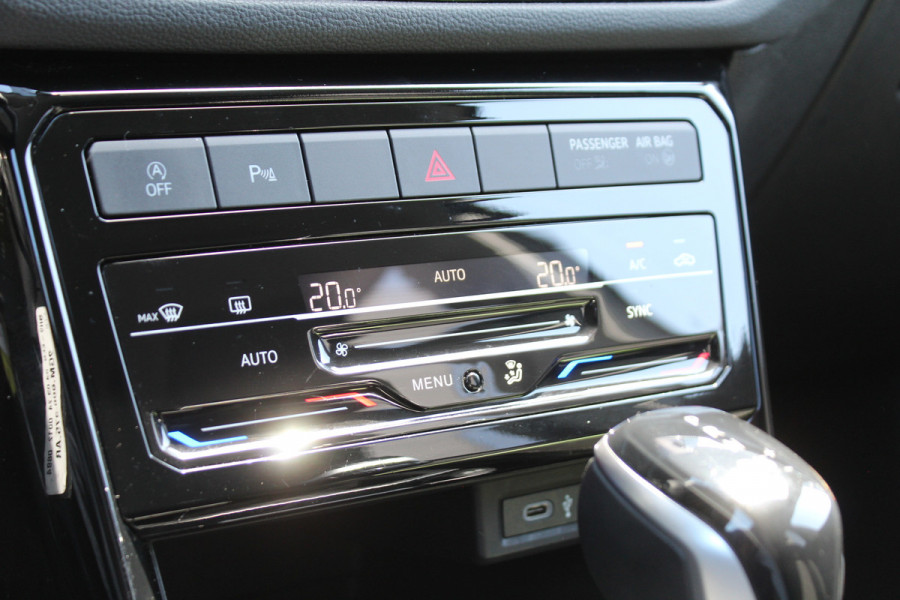 Volkswagen T-Cross 1.0 TSI Life Edition Automaat | Parkeersensoren | Adaptieve Cruise Control