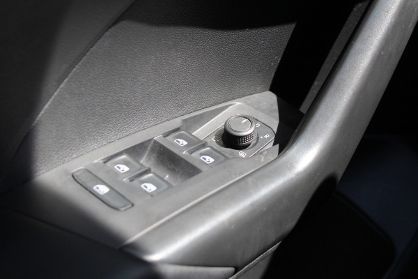 Volkswagen T-Cross 1.0 TSI Life Edition Automaat | Parkeersensoren | Adaptieve Cruise Control
