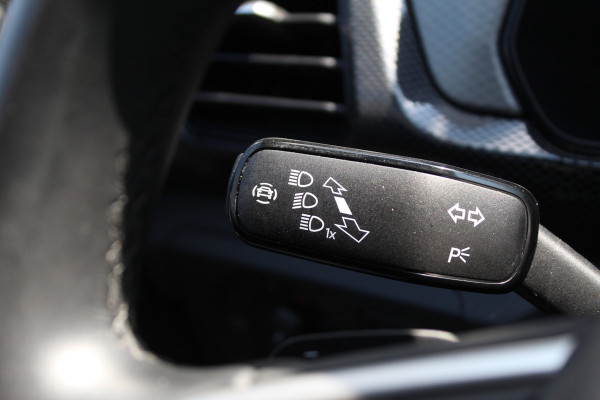 Volkswagen T-Cross 1.0 TSI Life Edition Automaat | Parkeersensoren | Adaptieve Cruise Control