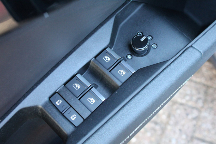 Audi Q4 e-tron 45 quattro S edition 82 kWh/S-Line/pano/leder