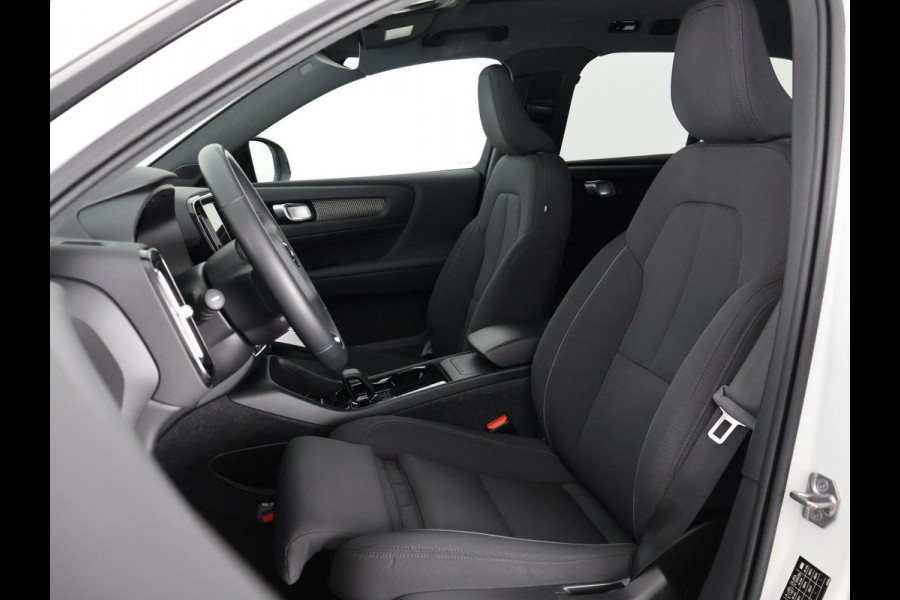 Volvo XC40 RECHARGE TWIN PRO AWD SOD ACCU 93% GARANTIE 9-2031 SCHUIF/ PANORAMADAK. WARMTEPOMP. DIGITAAL DASHBOARD.
