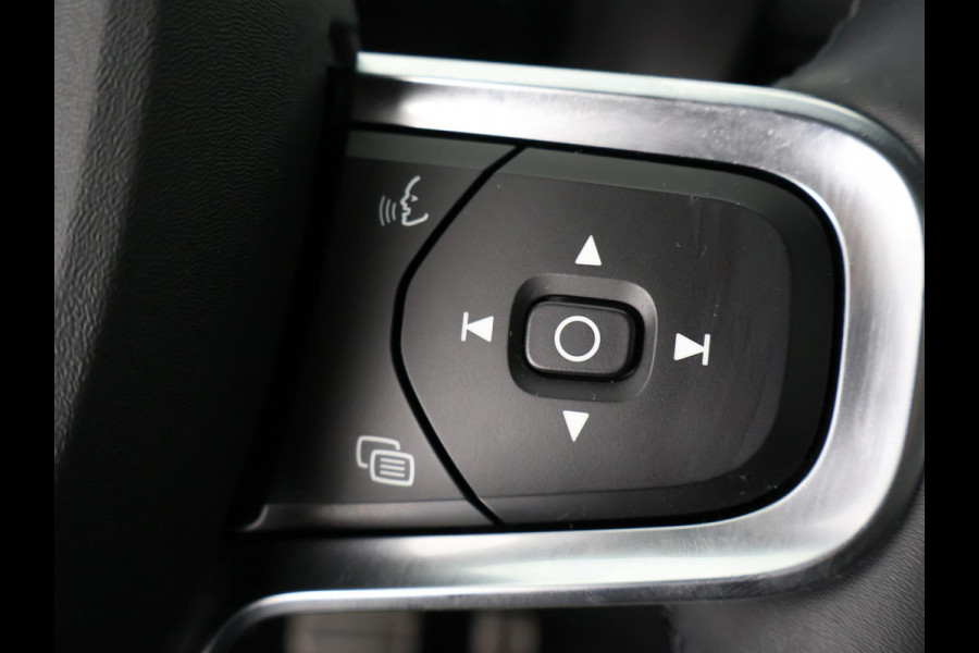 Volvo XC40 RECHARGE TWIN PRO AWD SOD ACCU 93% GARANTIE 9-2031 SCHUIF/ PANORAMADAK. WARMTEPOMP. DIGITAAL DASHBOARD.