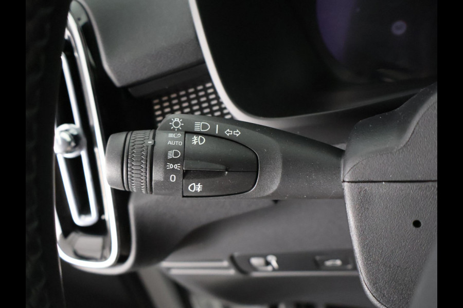 Volvo XC40 RECHARGE TWIN PRO AWD SOD ACCU 93% GARANTIE 9-2031 SCHUIF/ PANORAMADAK. WARMTEPOMP. DIGITAAL DASHBOARD.
