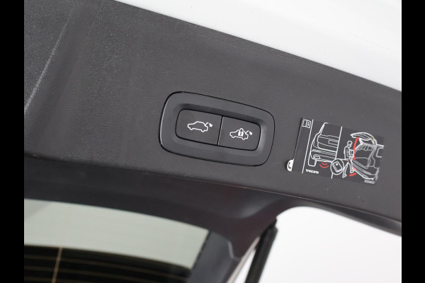 Volvo XC40 RECHARGE TWIN PRO AWD SOD ACCU 93% GARANTIE 9-2031 SCHUIF/ PANORAMADAK. WARMTEPOMP. DIGITAAL DASHBOARD.