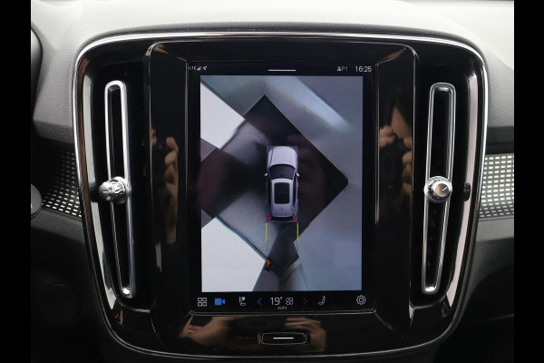 Volvo XC40 RECHARGE TWIN PRO AWD SOD ACCU 93% GARANTIE 9-2031 SCHUIF/ PANORAMADAK. WARMTEPOMP. DIGITAAL DASHBOARD.