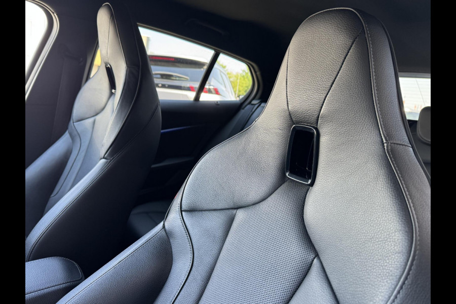 BMW 1-serie 118i High Executive Edition NL-AUTO | M-PAKKET | LEDER | SFEER VERLICHTING