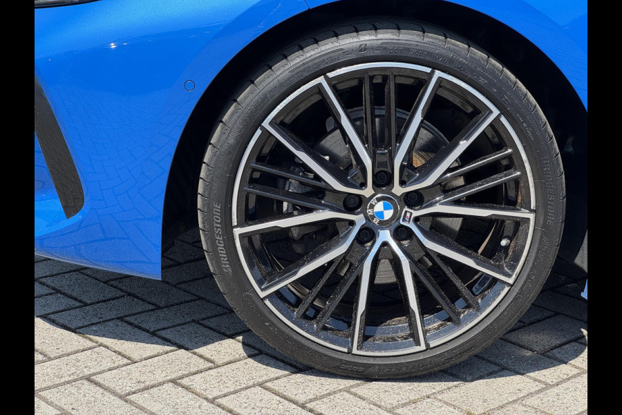 BMW 1-serie 118i High Executive Edition NL-AUTO | M-PAKKET | LEDER | SFEER VERLICHTING