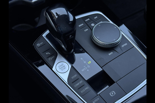 BMW 1-serie 118i High Executive Edition NL-AUTO | M-PAKKET | LEDER | SFEER VERLICHTING