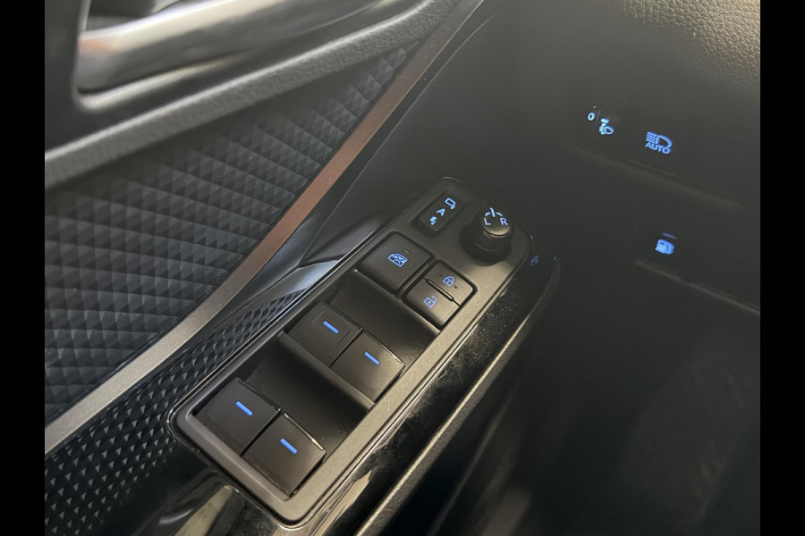 Toyota C-HR 2.0 Hybrid Dynamic | Parkeersensoren | Dodehoek detectie | Stoel verwarming |