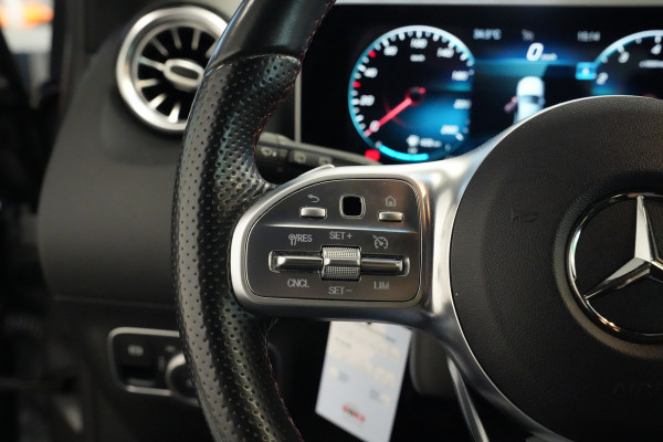 Mercedes-Benz B-Klasse 200 Premium AMG Full-led Navigatie Carbon