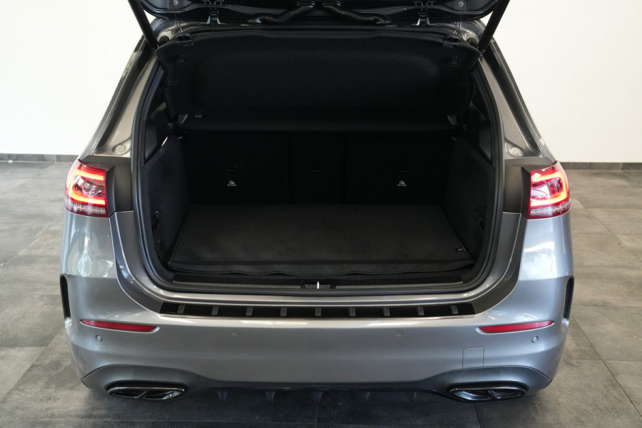 Mercedes-Benz B-Klasse 200 Premium AMG Full-led Navigatie Carbon