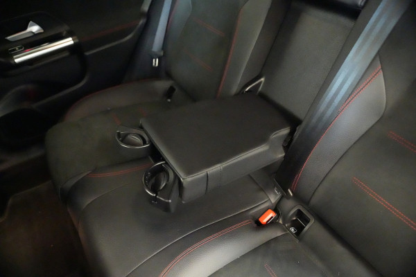 Mercedes-Benz B-Klasse 200 Premium AMG Full-led Navigatie Carbon