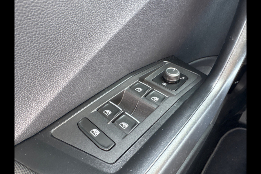 Volkswagen T-Roc TSI 115PK STYLE BUSINESS CAMERA/CARPLAY/STUURVERW./ELEKTR.KLEP