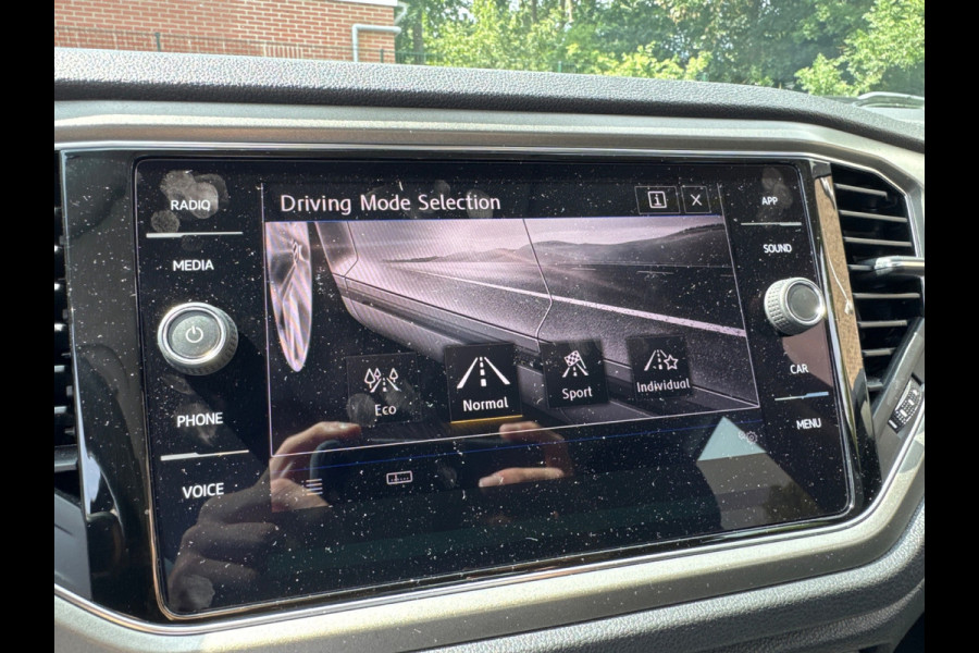 Volkswagen T-Roc TSI 115PK STYLE BUSINESS CAMERA/CARPLAY/STUURVERW./ELEKTR.KLEP