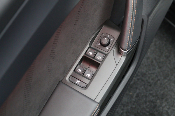 CUPRA Formentor 1.4 e-Hybrid VZ 245 PK Black Edition PHEV, Panoramadak, Alcantara, Trekhaak, 360 Camera