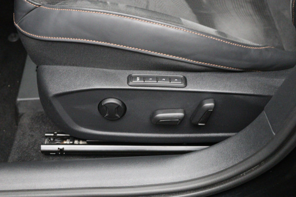 CUPRA Formentor 1.4 e-Hybrid VZ 245 PK Black Edition PHEV, Panoramadak, Alcantara, Trekhaak, 360 Camera