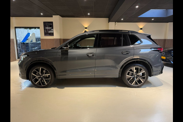 Volkswagen Tiguan 1.5 eTSI R-Line Edition |Pano|Memory|Matrix|HUD|360|Massage|