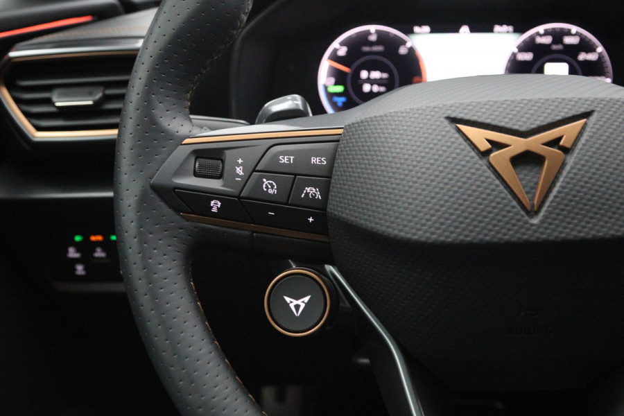 CUPRA Formentor 1.4 e-Hybrid 245 PK VZ Performance, Trekhaak, Panoramadak, Kuipstoelen, LED