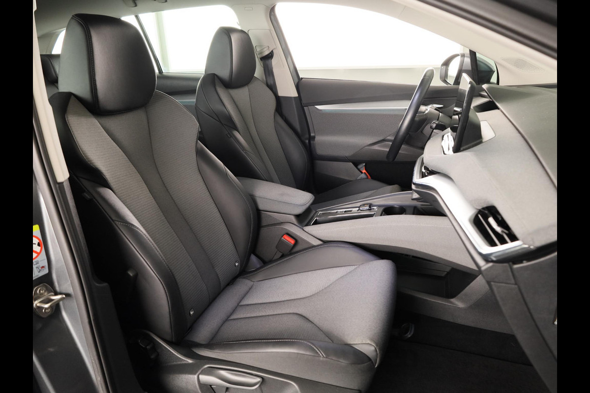 Škoda ENYAQ iV 60 180pk | Navigatie | Parkeercamera | Apple Carplay /-Android auto | Led koplampen | Parkeersensoren voor en achter