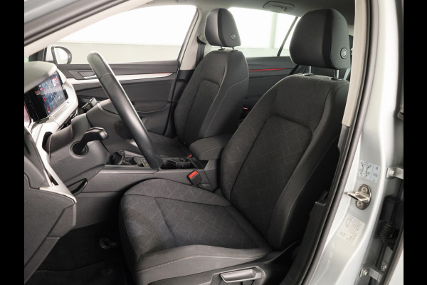 Volkswagen Golf 1.5 TSI Life 130PK | Panoramadak | Navigatie | Wegklapbare trekhaak | Stoelverwarming