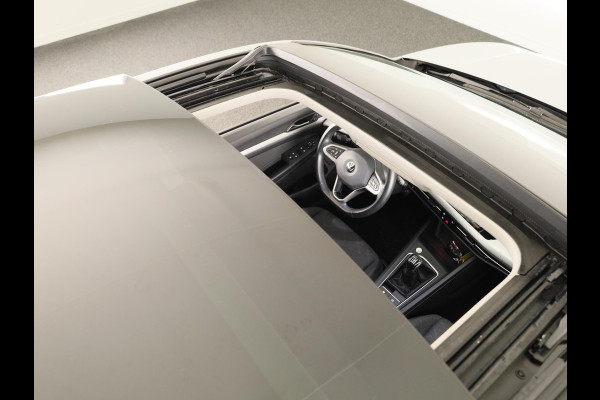 Volkswagen Golf 1.5 TSI Life 130PK | Panoramadak | Navigatie | Wegklapbare trekhaak | Stoelverwarming