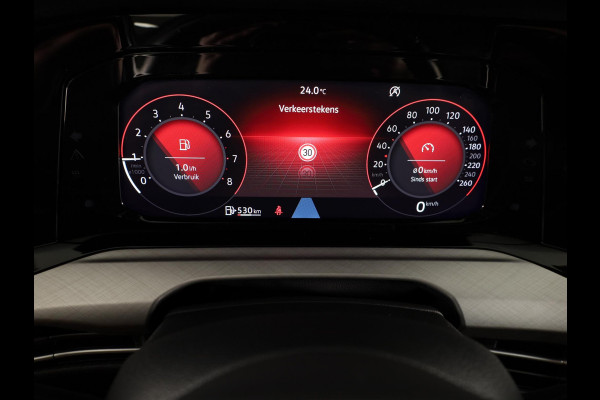 Volkswagen Golf 1.5 TSI Life 130PK | Panoramadak | Navigatie | Wegklapbare trekhaak | Stoelverwarming